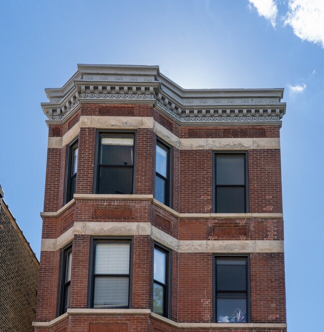 Building Photo - 736 N Throop St