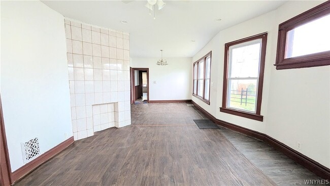 Building Photo - 26 Madison St