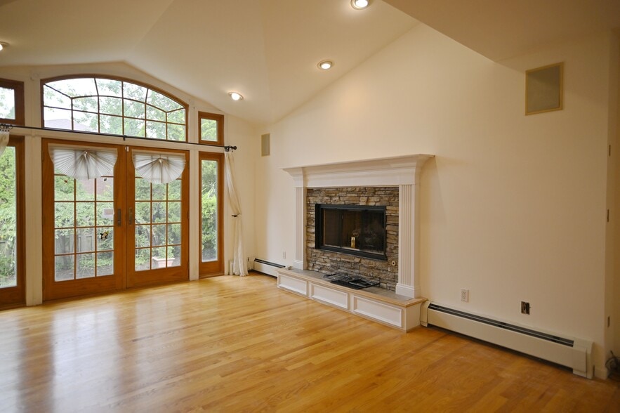 Building Photo - 1033 Harvard Pl