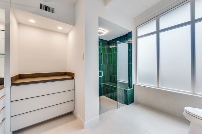 Building Photo - 524 N Manus Dr