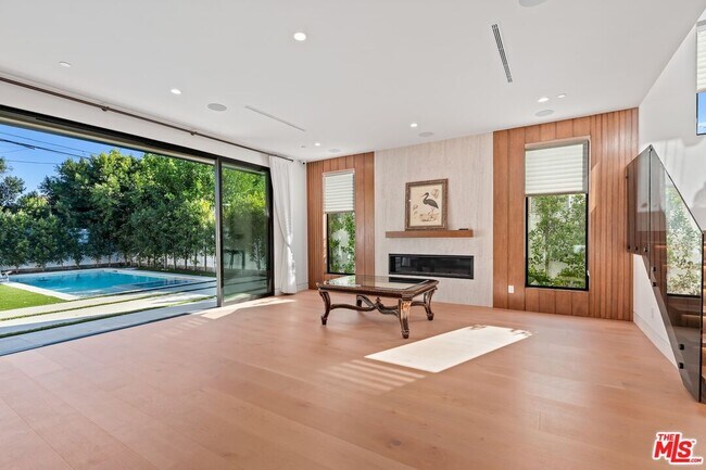 Building Photo - 4708 Noble Ave