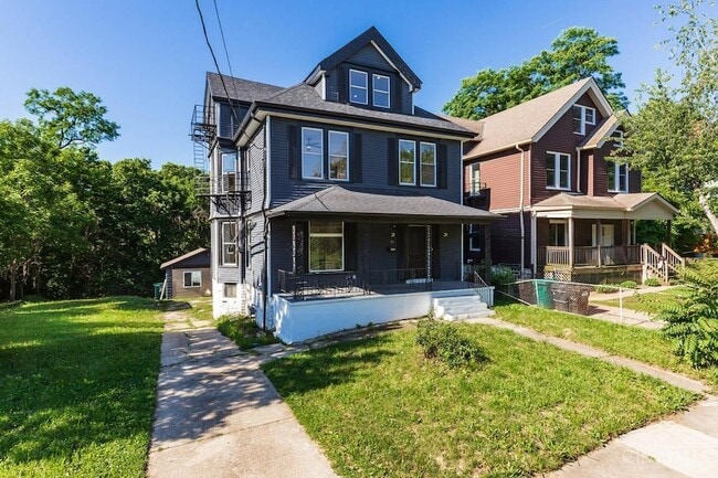 Building Photo - 871 Hutchins Ave
