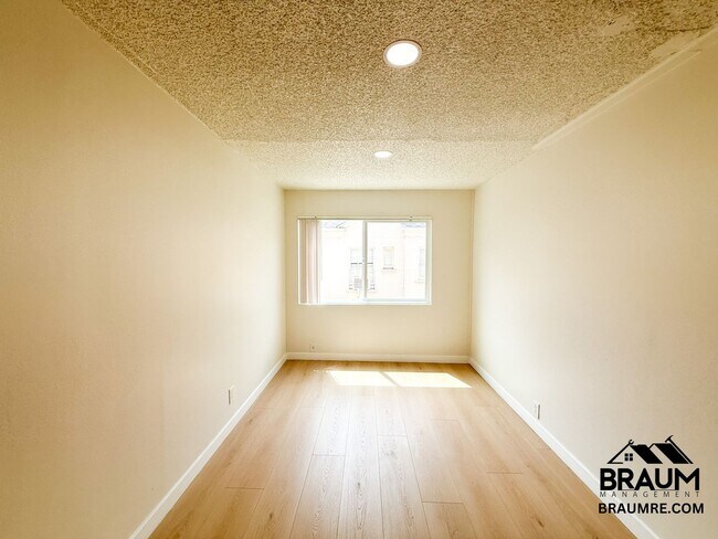 Building Photo - 5461 Kester Ave
