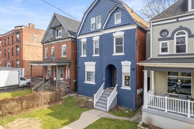 Building Photo - 612 N St Clair St