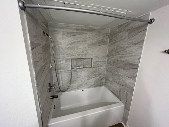 Building Photo - Townhome Available on E Bayou Parkway!