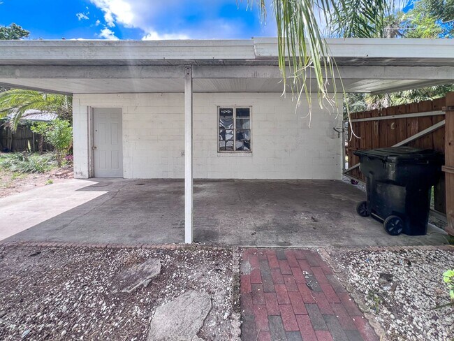 Building Photo - Pet Friendly 2BR/2BA + Flex Space on Doubl...