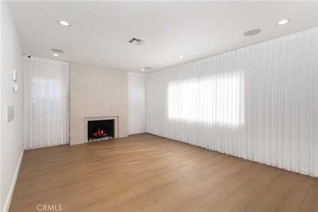 Building Photo - 22539 Dolorosa St