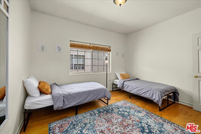 Building Photo - 5029 Lemona Ave
