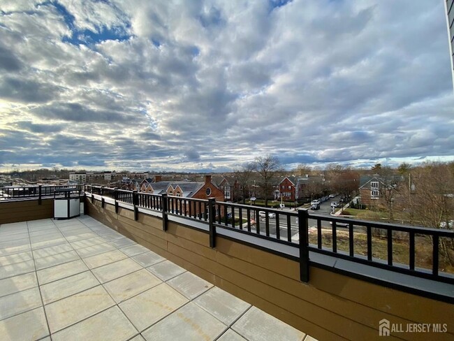 Building Photo - 22 Center St