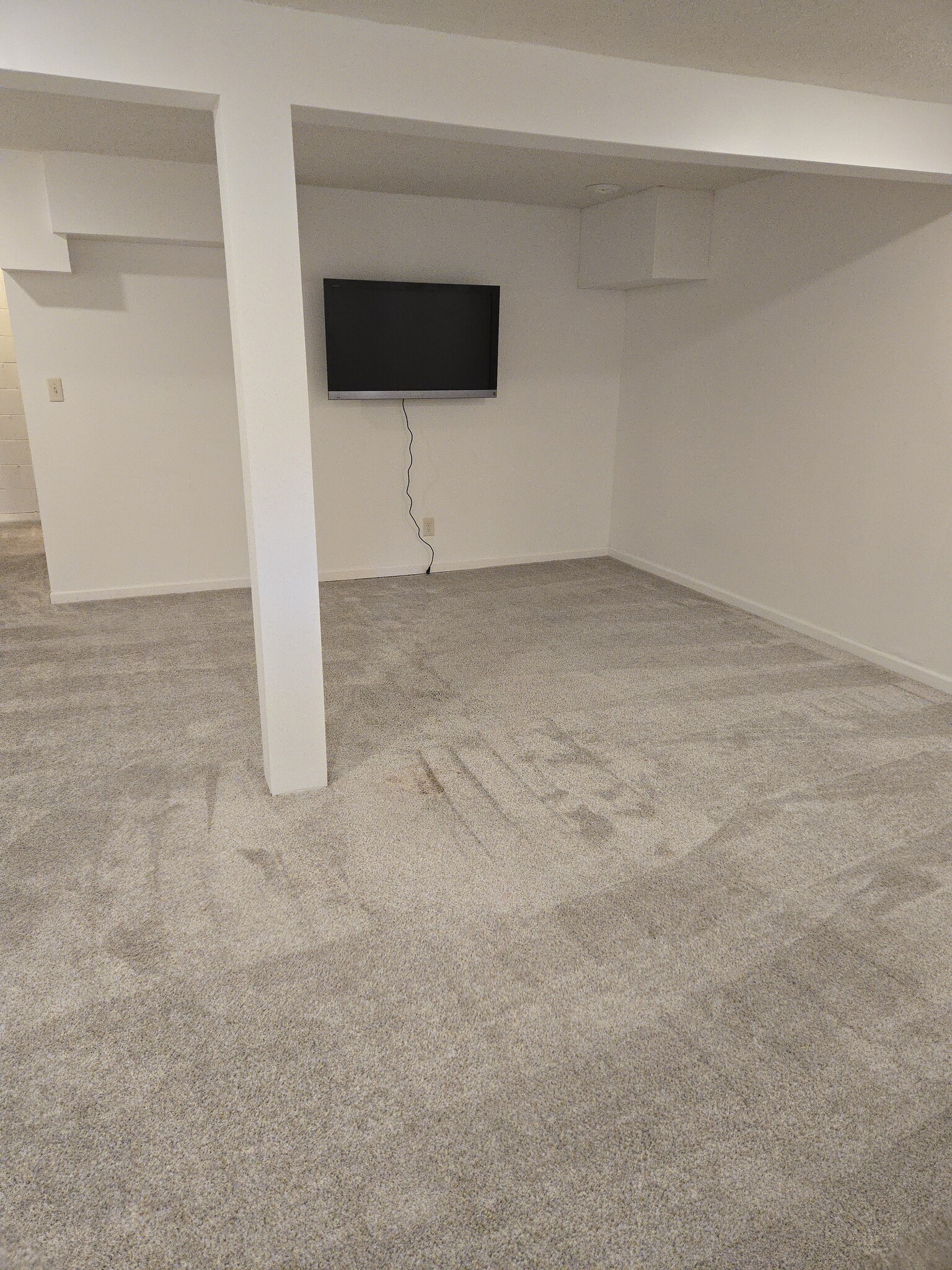 Family room is all set up with wall mounted TV - 2353 Mailand Ct E