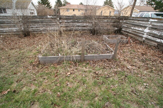 Building Photo - Single Family Home off Frontage Rd!