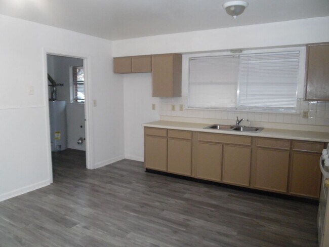 Building Photo - C188