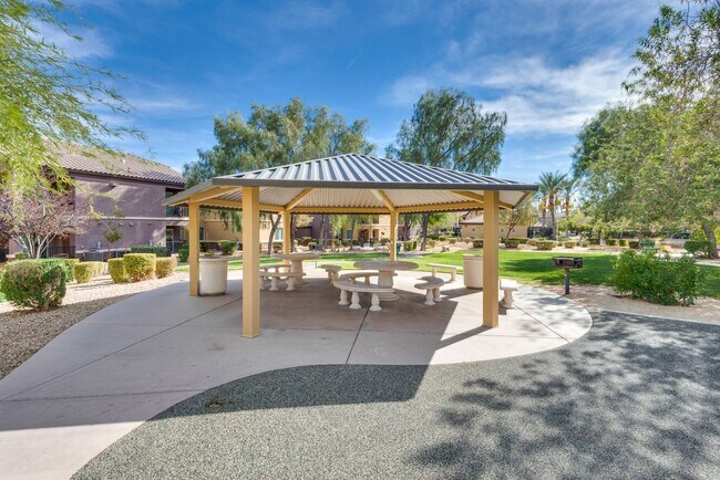 Building Photo - 6868 Sky Pointe Dr
