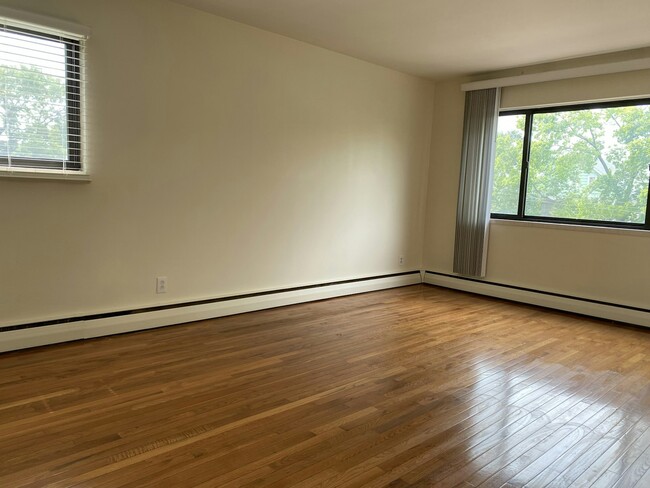 Building Photo - 2210 Pillsbury Ave