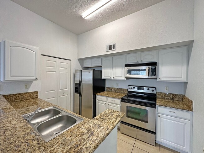 Building Photo - 261 SW Palm Dr