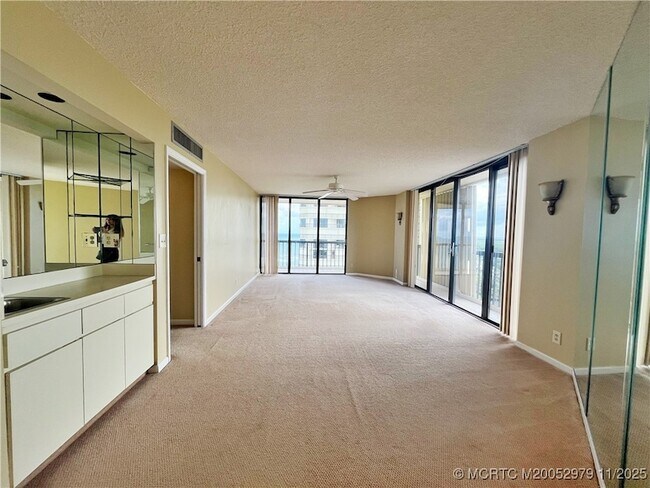 Building Photo - 9500 S Ocean Dr