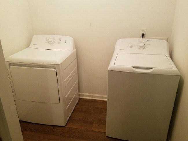 Building Photo - 405 Hale St