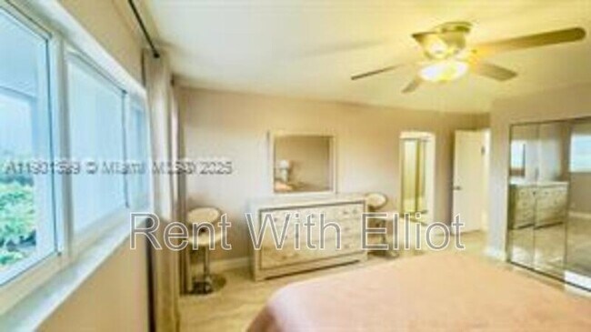 Building Photo - 329 SE 3rd St