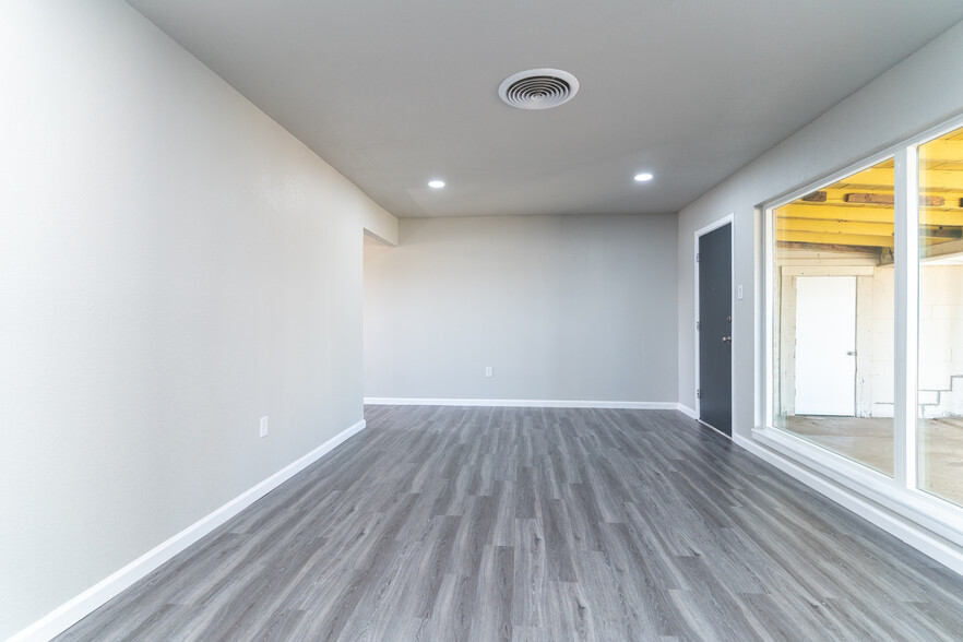 Main Living room - 4220 Wayside Ave