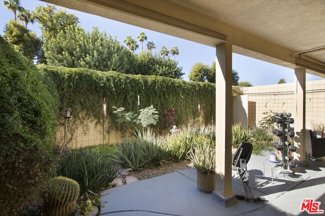 Building Photo - 501 Desert Lakes Cir