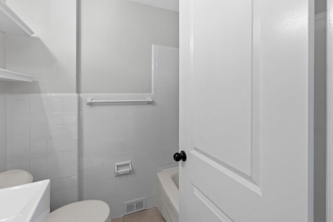 Building Photo - 145 Isabel Ave