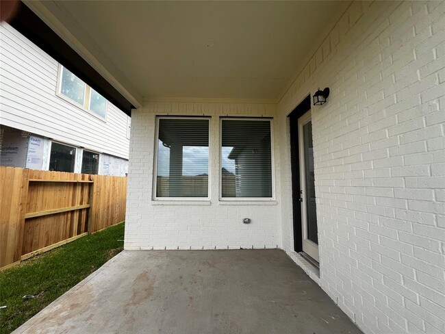 Building Photo - 10935 Cres Spg Dr
