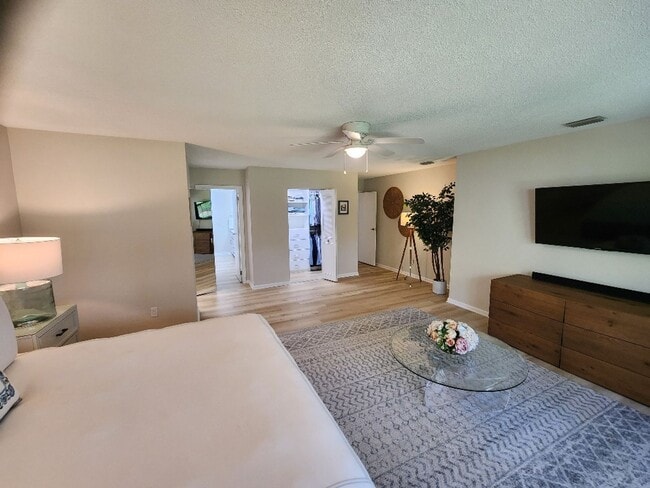 Building Photo - Gorgeous Hidden Lakes 3/2/2 Home
