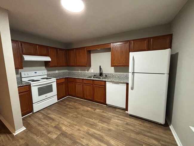 Building Photo - 3401 SW Landau Ct