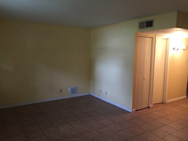 Building Photo - 2 Bedroom Duplex in SE San Antonio - PECAN VALLEY