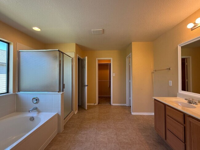 Building Photo - 2250 Howry Dr