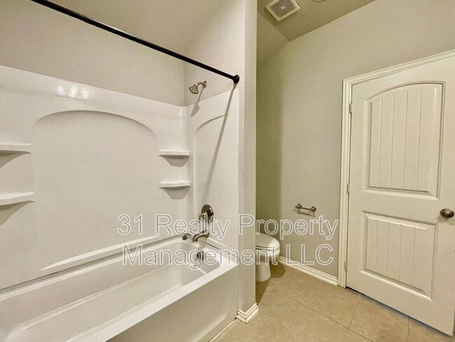 Building Photo - 3115 N Hickory St