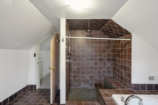 Master Bathroom - 8921 SE Washington St