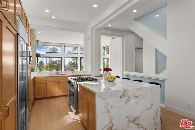 Building Photo - 6730 Esplanade St