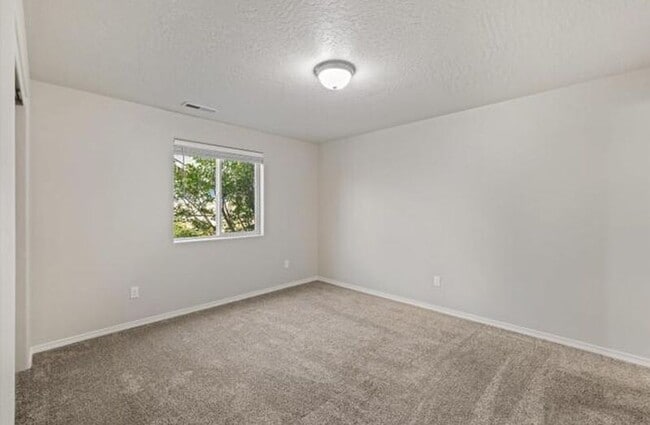 Building Photo - 3525 W 10th Ct