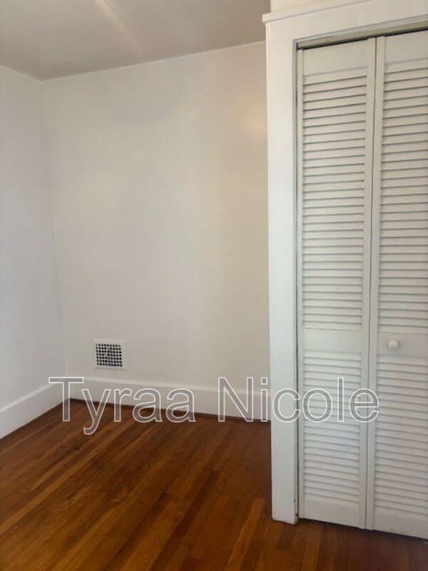 Building Photo - 4235 Glendale Ave