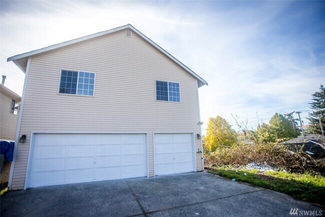 Building Photo - 4216 S Eddy St