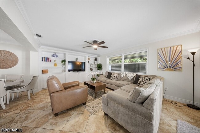 Building Photo - 2473 Poinciana St