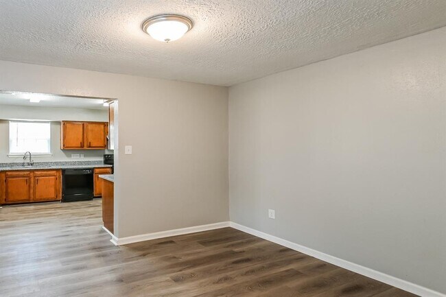 Building Photo - 4922 Crestway Dr