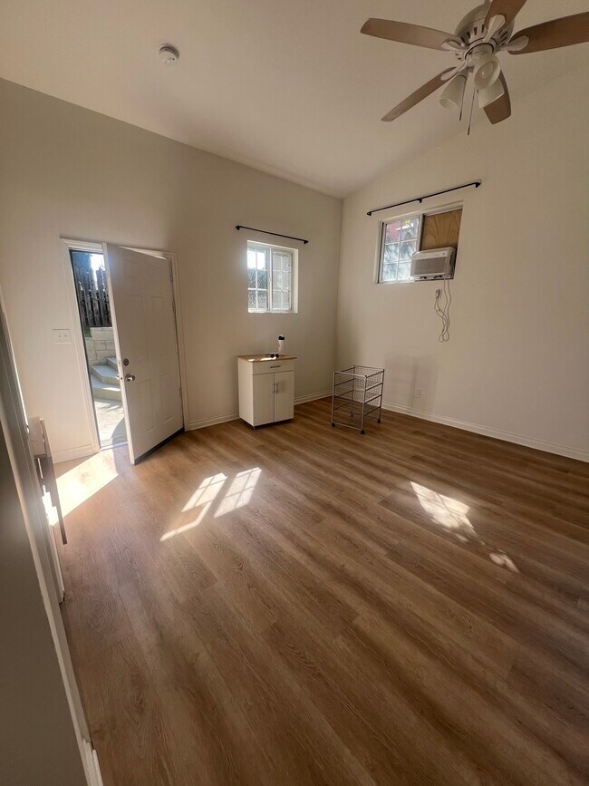 Building Photo - 1725 Kent St