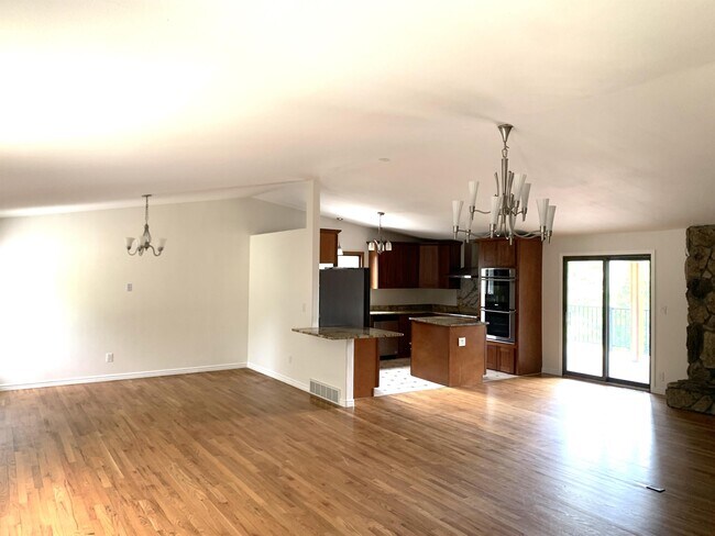 Building Photo - 1844 Mt Zion Dr