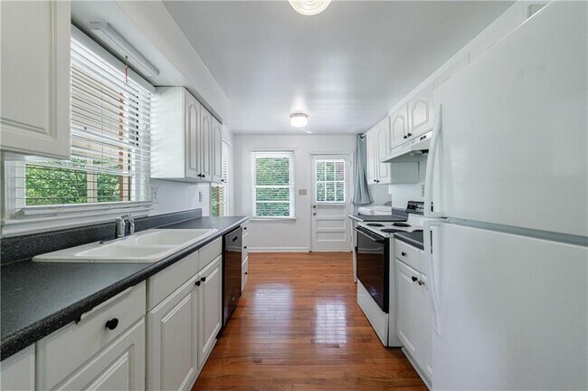 Building Photo - 893 Willivee Dr