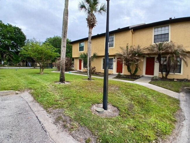 Building Photo - 7454 Wynnewood Square