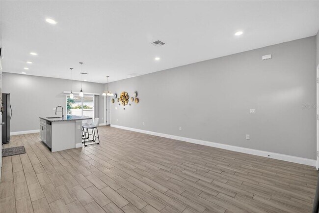 Building Photo - 717 Robin Ct