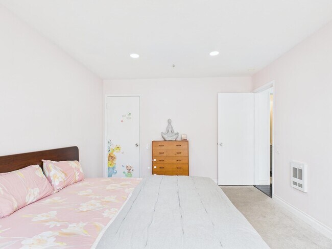 Building Photo - 4099 Howe St