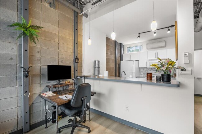 Building Photo - 4801 S Congress Ave