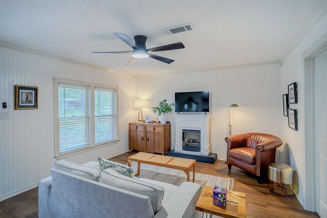 Building Photo - 212 E Yell St