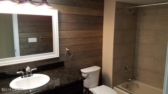 Building Photo - 652 Pelican Bay Dr