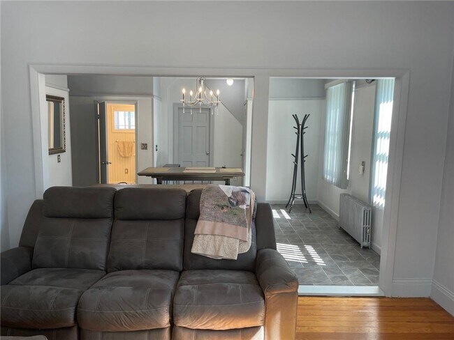 Building Photo - 11 Isabella Ave