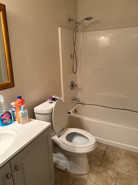 Building Photo - 521 Lee Dr