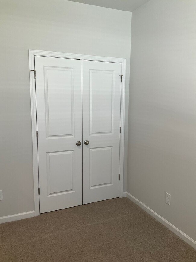 Building Photo - Welcome to this stunning townhouse in Leland, NC!